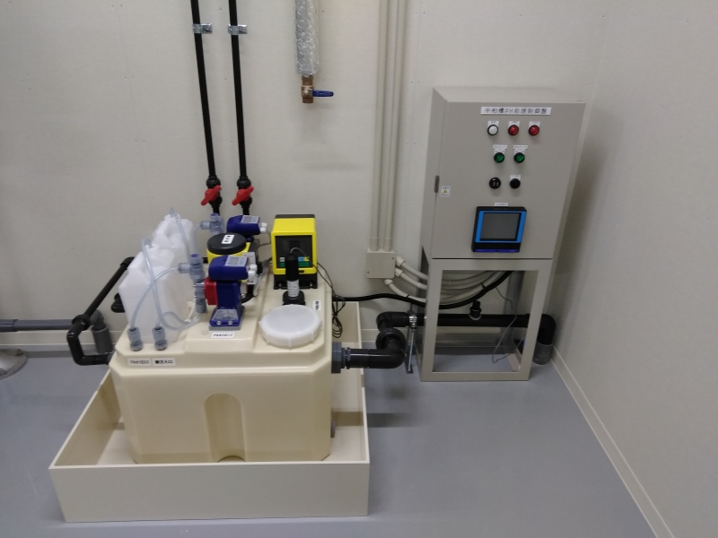 原水pHの均一化や放流水自動記録監視、液漏れにも対応した安心設計な中和装置