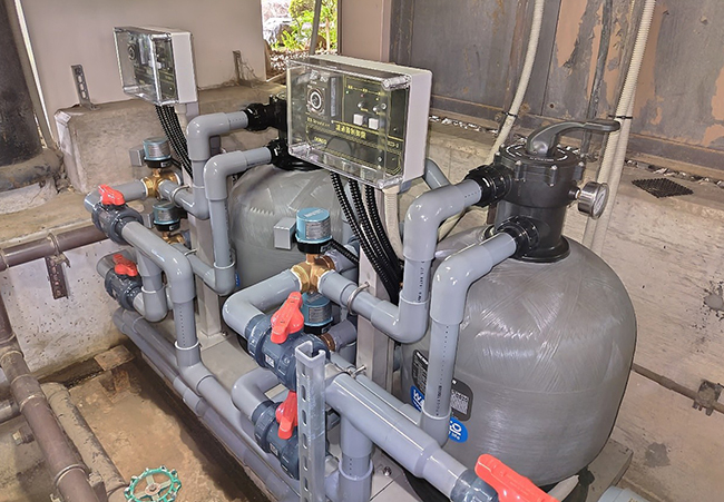 軒下設置の課題を解決！搬入間口700×700mmに対応した小型サンドフィルター